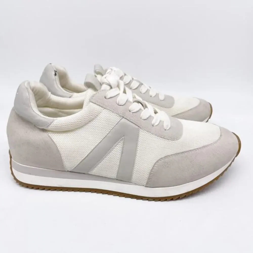 Strauss + Ramm sleek comfortable